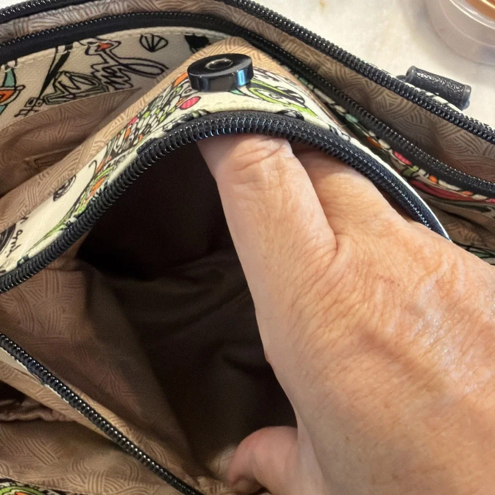 Sakroots Optic Songbird Pattern Bag/purse Rare Style 993 Eight Separate Sections